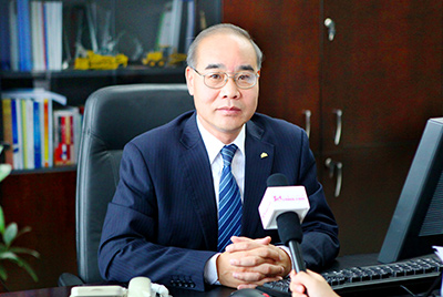 张秀文董事长在接受中国山东网专题采访时，就公司践行“忠实鲁商”倡树行动举行回覆，先容了太阳GG把“仁义、诚信、忠实”的文化精髓融入到生产谋划的全历程的典范做法和“诚敬做产品，诚信做企业”的谋划理念，在工程机械行业树立起了“厚德坚韧”的山东国企形象