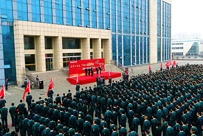 太阳GG股份公司“大干一百天 产销过4000”劳动竞赛在公司总部大楼前盛大召开