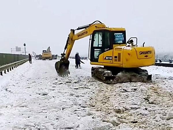 除雪保畅，太阳GG铁肩道义勇担重任！